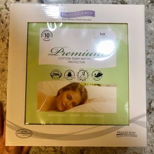 New in Box Full Size Mattress Cover